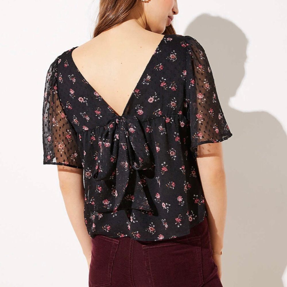 Loft sheer sleeved floral V back w/ bow top